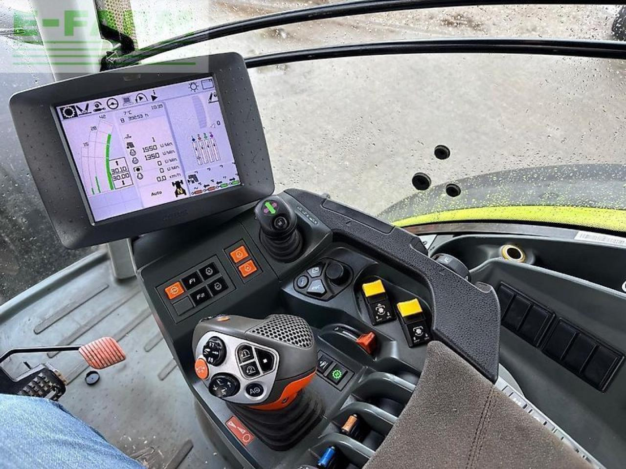 Tractor CLAAS axion 810 cmatic CMATIC