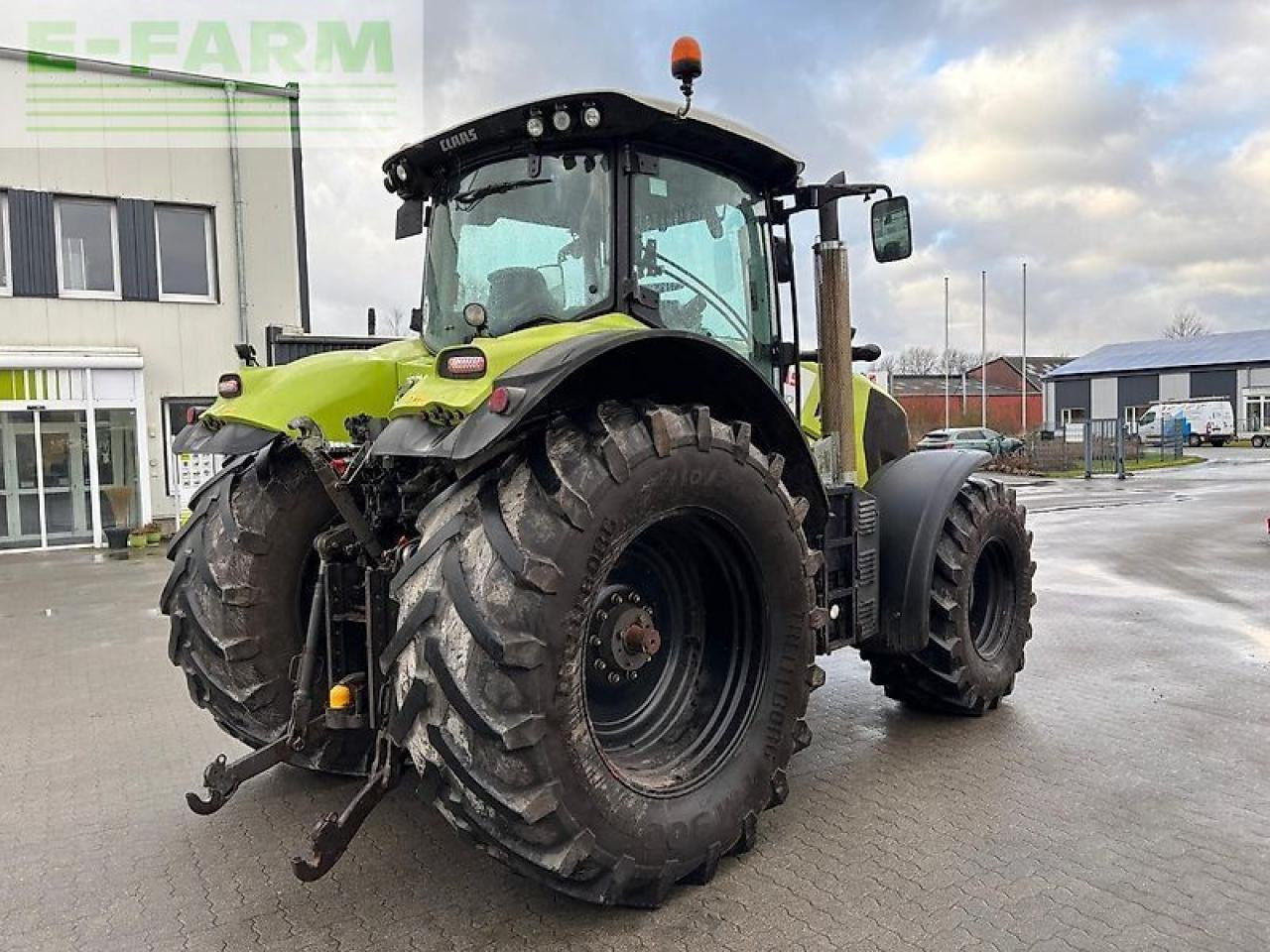 Tractor CLAAS axion 810 cmatic CMATIC