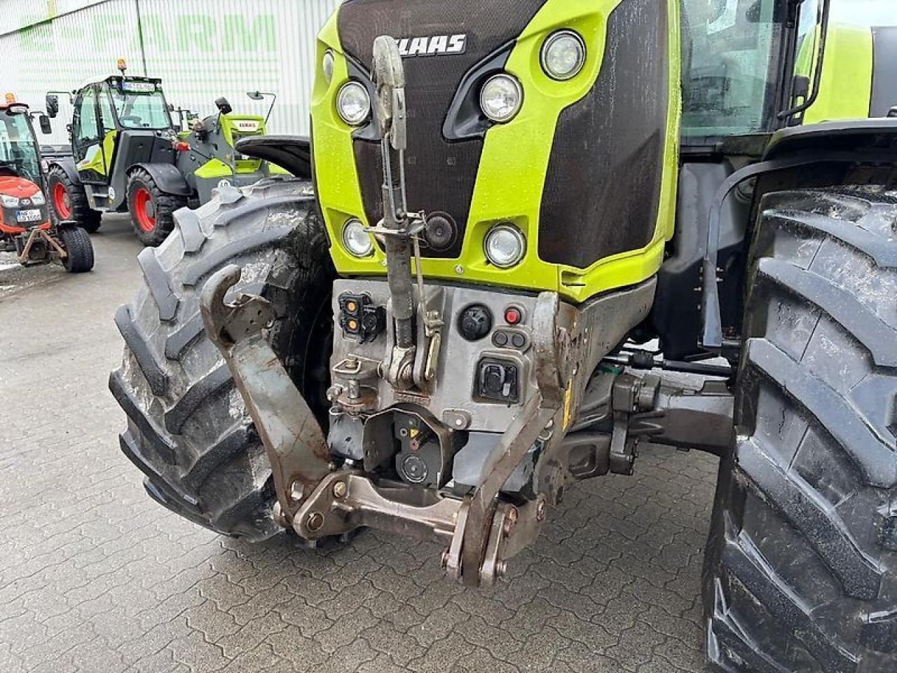 Tractor CLAAS axion 810 cmatic CMATIC