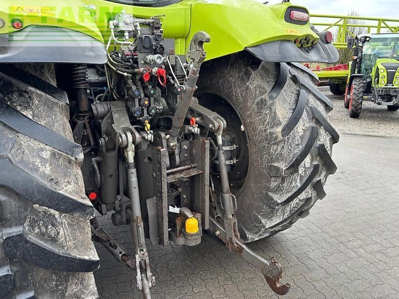 Tractor CLAAS axion 810 cmatic CMATIC
