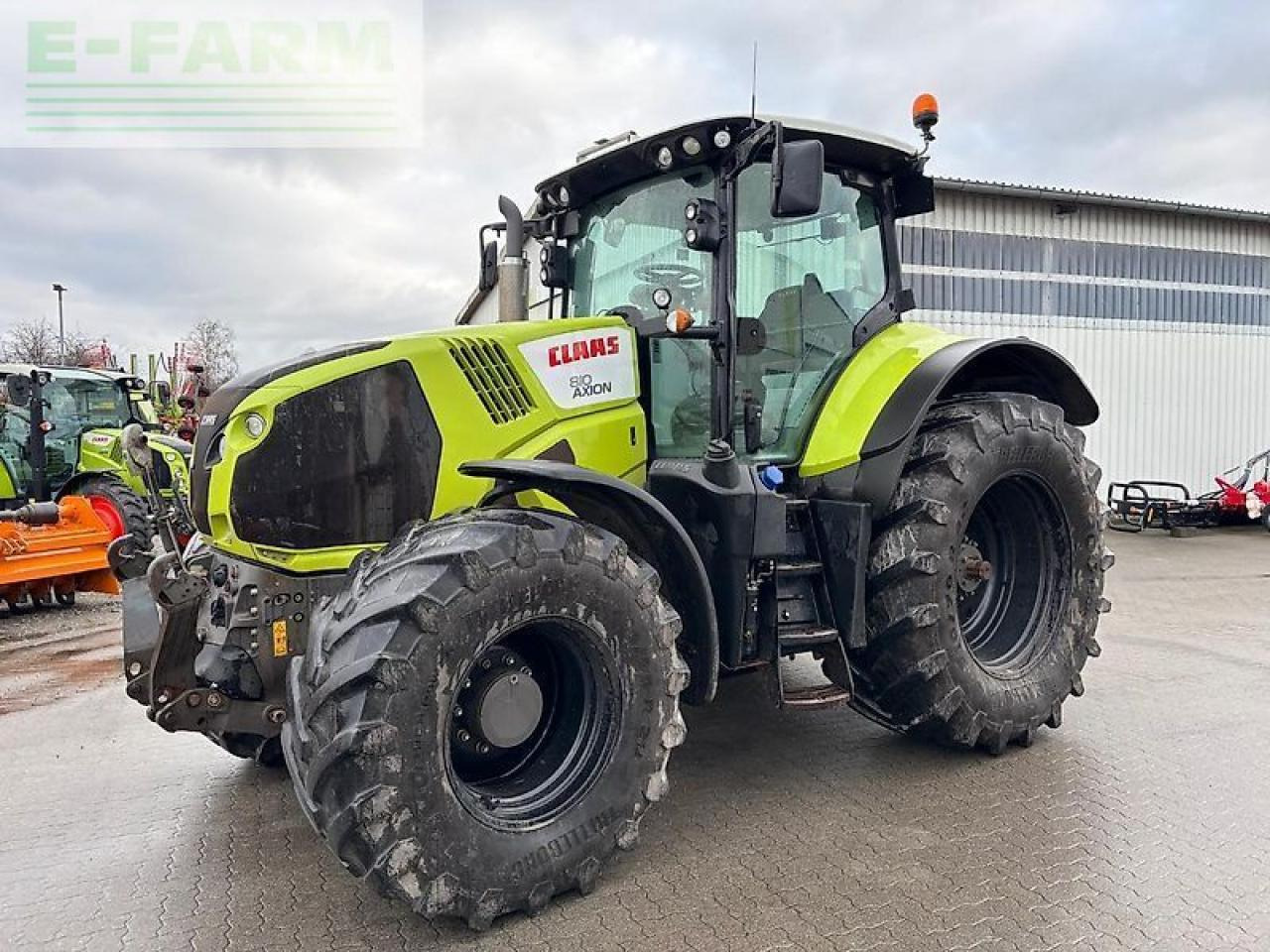 Tractor CLAAS axion 810 cmatic CMATIC