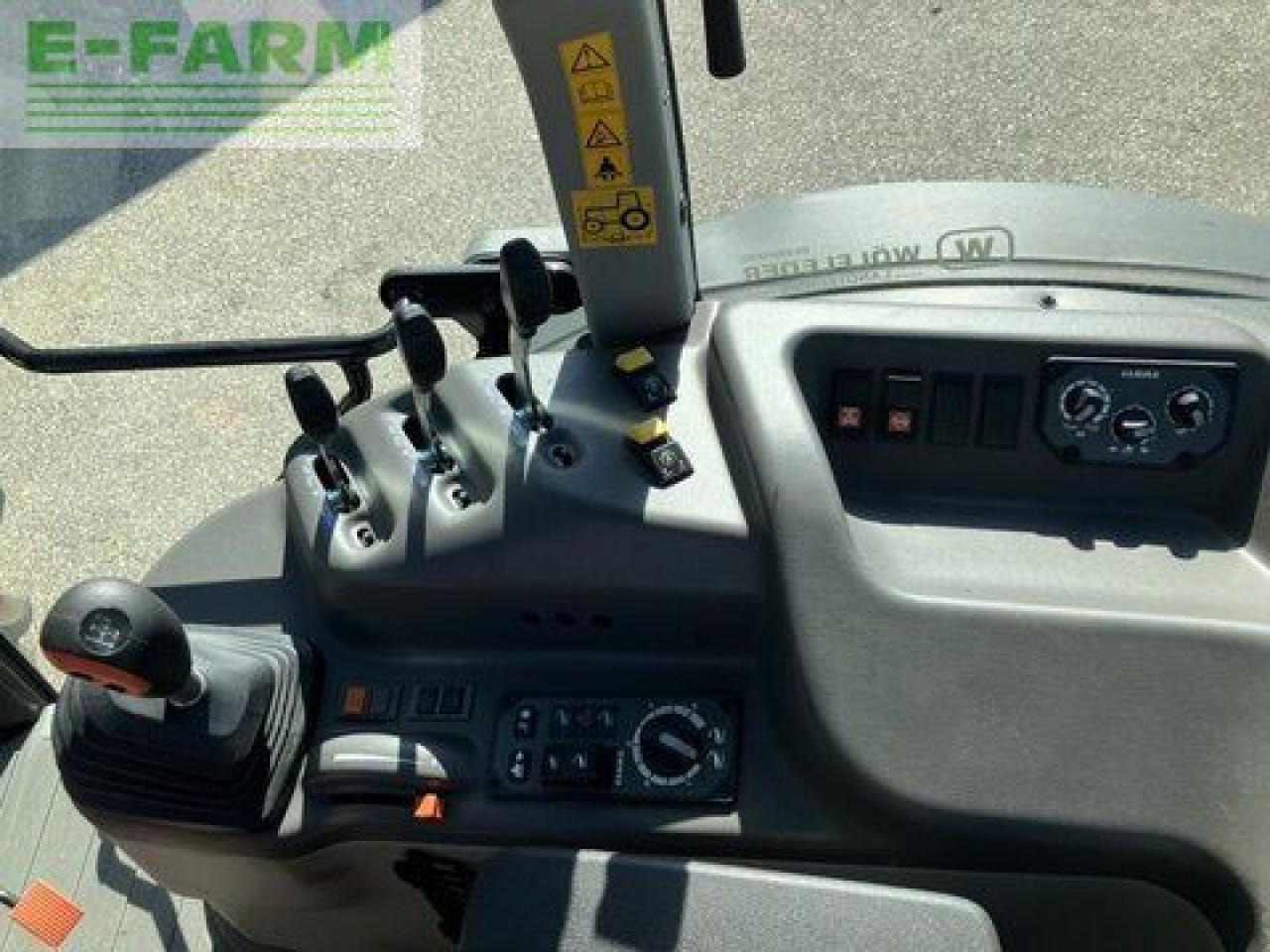 Tractor CLAAS axos 240