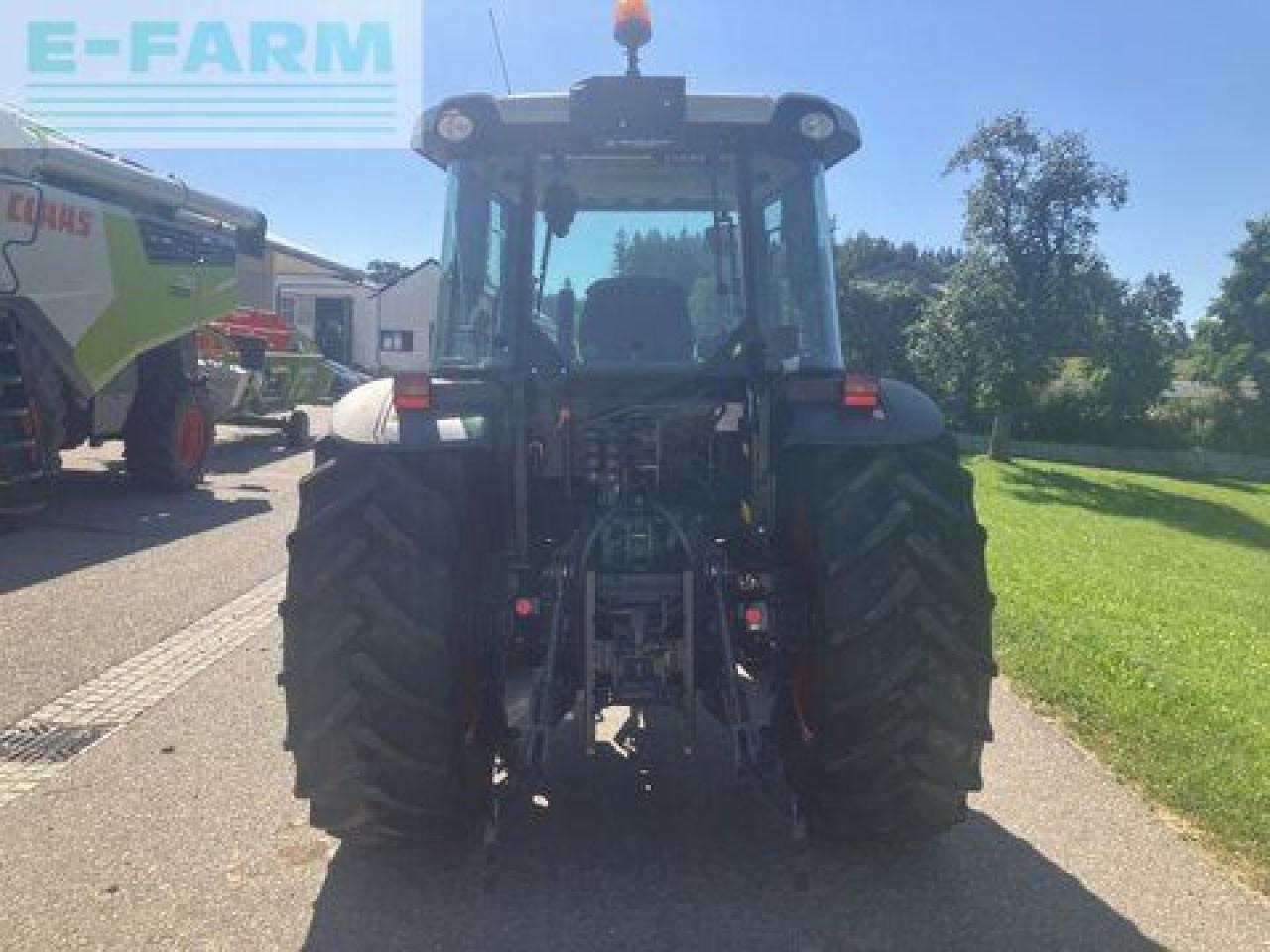 Tractor CLAAS axos 240