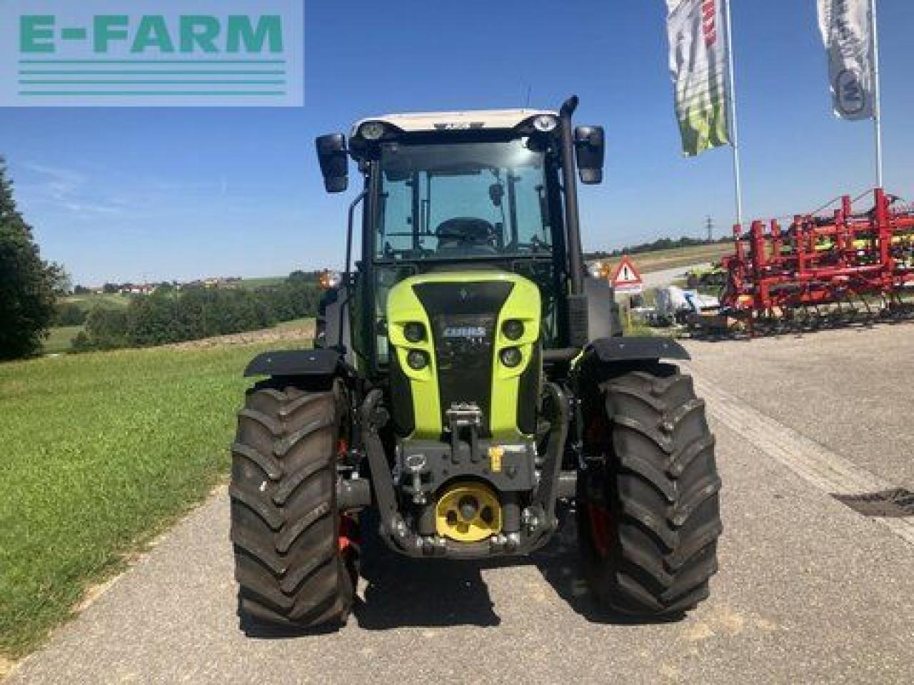 Tractor CLAAS axos 240