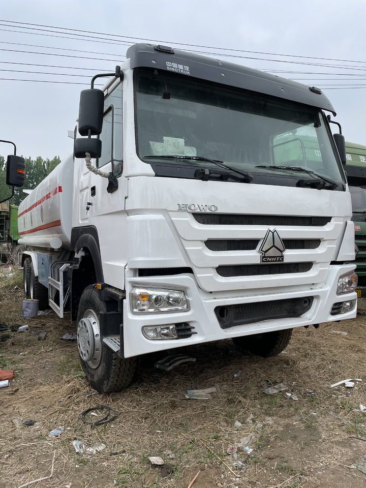 Leasing HOWO 6X4 WATER TANK TRUCK HIGH QUALITY 290HP/336HP / 371HP Tipper HOWO 6X4 WATER TANK TRUCK HIGH QUALITY 290HP/336HP / 371HP Tipper: afbeelding 1