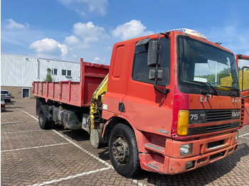 Kipper vrachtwagen DAF 75.300 ATI TIPPER WITH CRANE