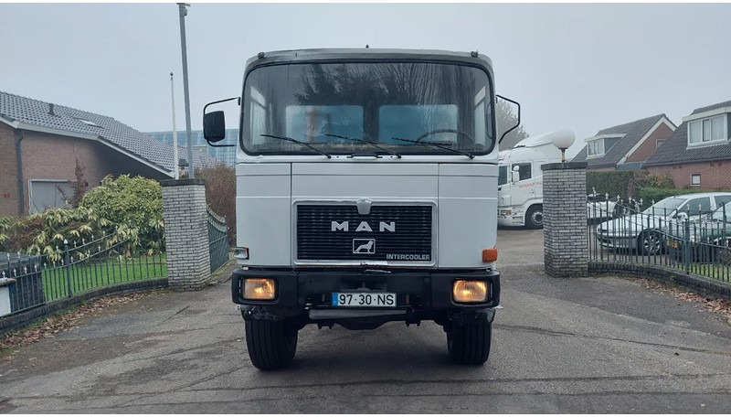 Kipper vrachtwagen MAN 26.331 6x6 Kipper Steel