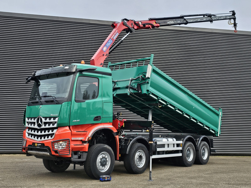 Kipper vrachtwagen Mercedes-Benz AROCS 4145 8X6 TIPPER + HMF CRANE