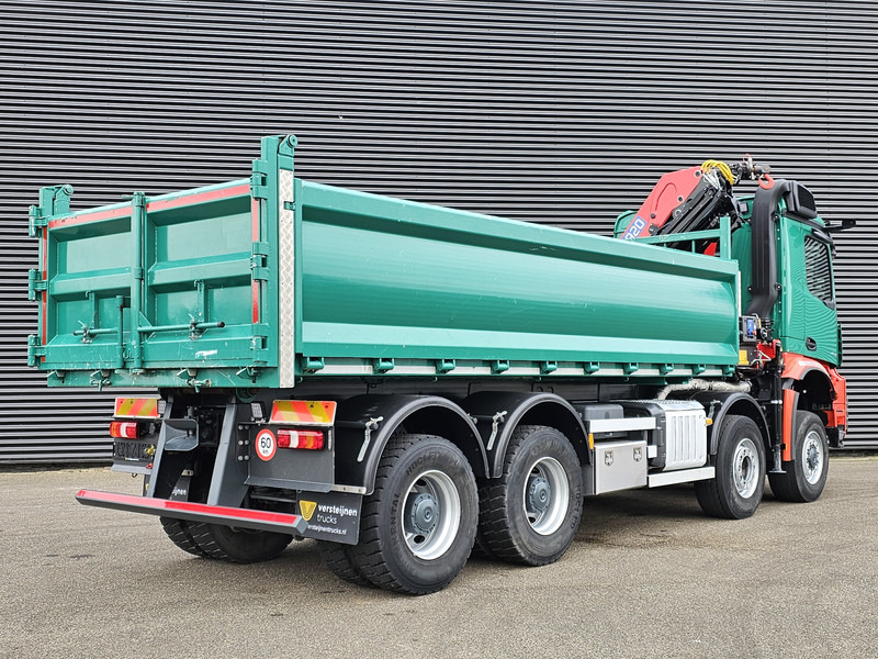 Kipper vrachtwagen Mercedes-Benz AROCS 4145 8X6 TIPPER + HMF CRANE