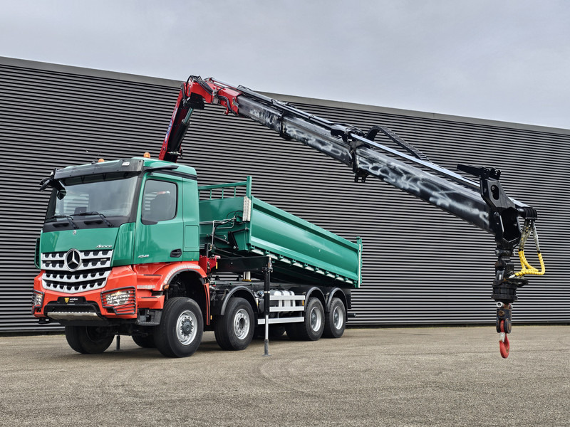 Kipper vrachtwagen Mercedes-Benz AROCS 4145 8X6 TIPPER + HMF CRANE