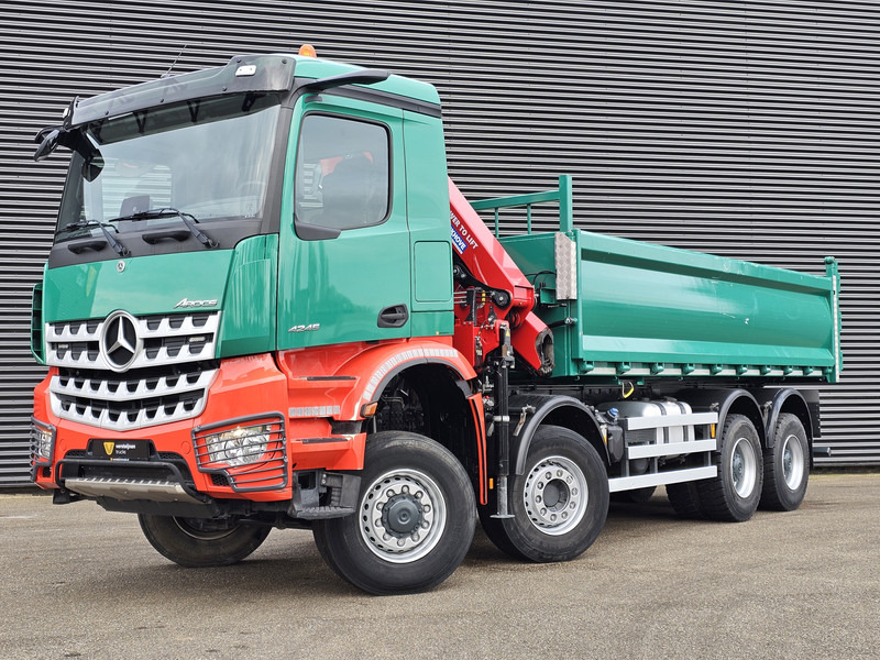 Kipper vrachtwagen Mercedes-Benz AROCS 4145 8X6 TIPPER + HMF CRANE