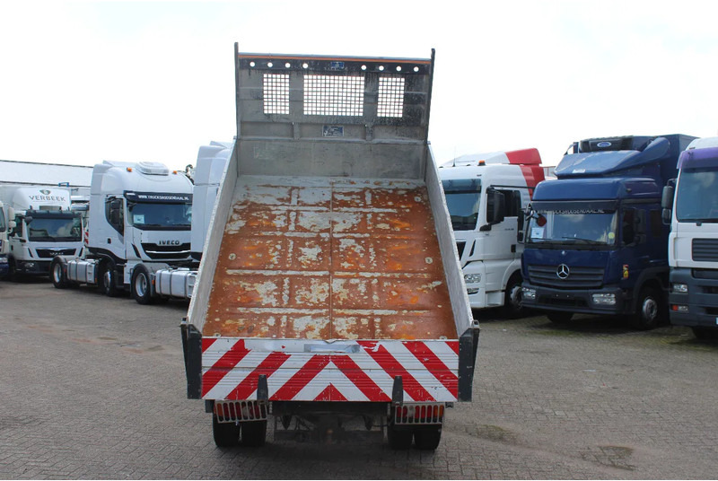 Kipper vrachtwagen Nissan 45.13 + EURO 4 + KIPPER + MANUAL