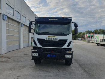 Kipper vrachtwagen IVECO Trakker