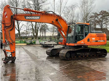 Rupsgraafmachine DOOSAN DX225