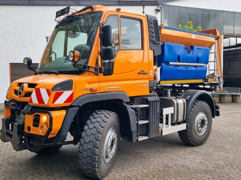 Gemeentelijke machine/ Speciaal UNIMOG