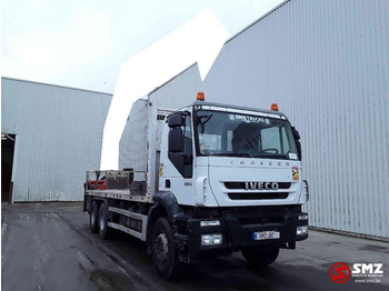 Vrachtwagen met open laadbak IVECO Trakker