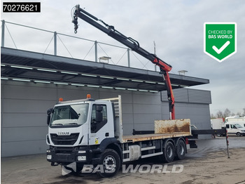 Vrachtwagen met open laadbak IVECO Trakker