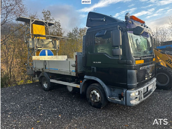 Vrachtwagen met open laadbak MAN TGL 8.220