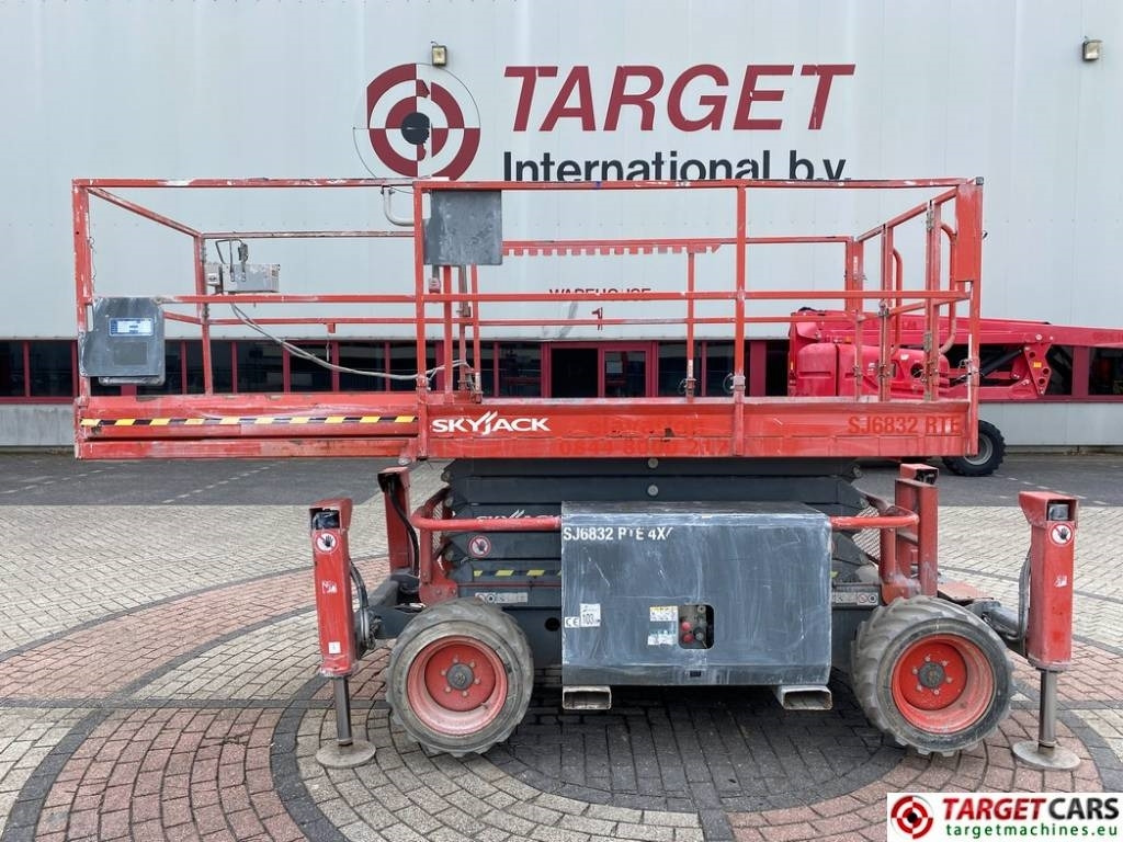 Schaarlift SkyJack SJ6832 RTE Electric 4x4 Scissor Work Lift 1175cm: afbeelding 6