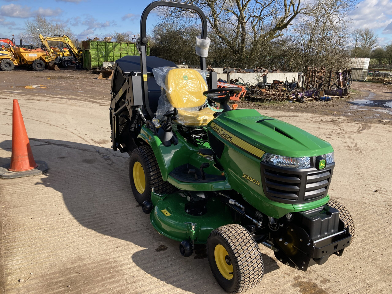 Nieuw Gazonmaaier John Deere X950R ride on cut and collect mower: afbeelding 6