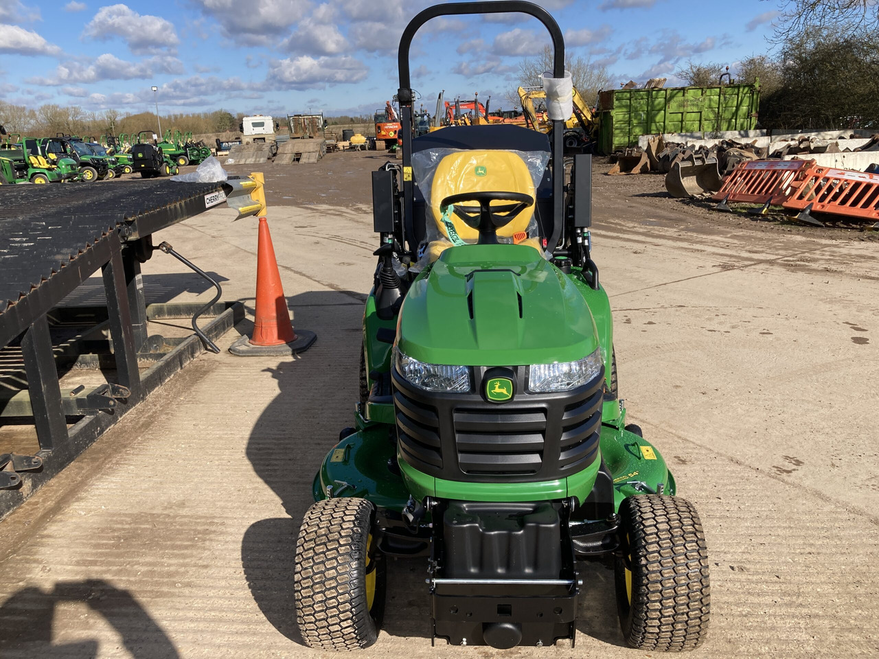 Nieuw Gazonmaaier John Deere X950R ride on cut and collect mower: afbeelding 7