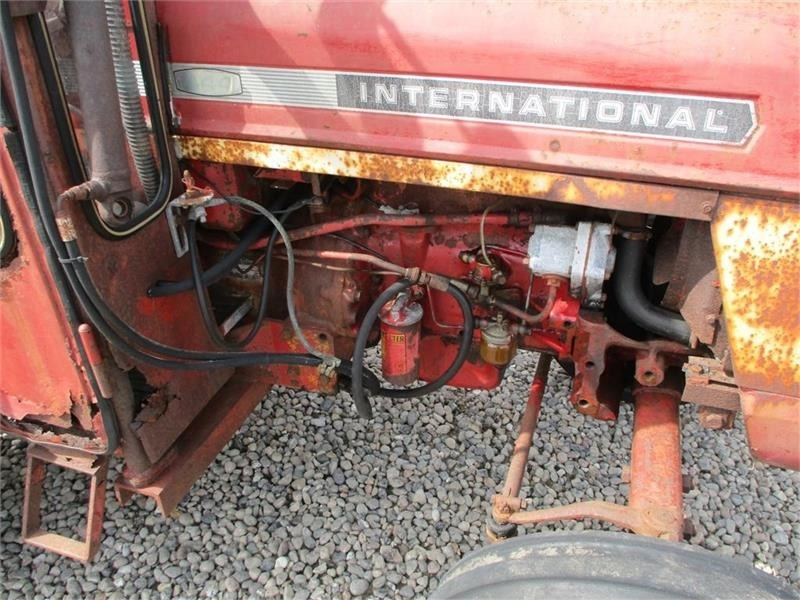 Tractor IH 444 Motor sidder fast: afbeelding 13