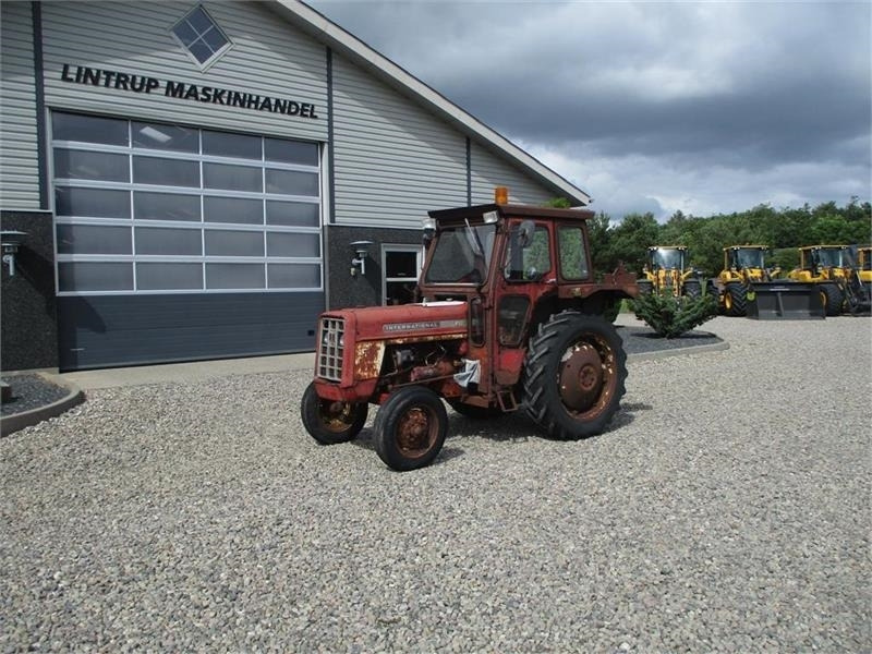 Tractor IH 444 Motor sidder fast: afbeelding 8