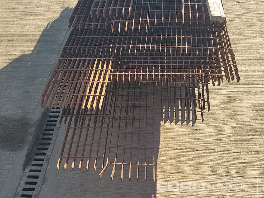 Bouwmaterieel Pallet of Steel Grating Walkway (2 of): afbeelding 12