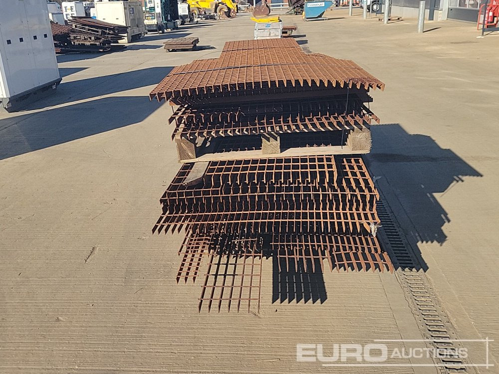 Bouwmaterieel Pallet of Steel Grating Walkway (2 of): afbeelding 8