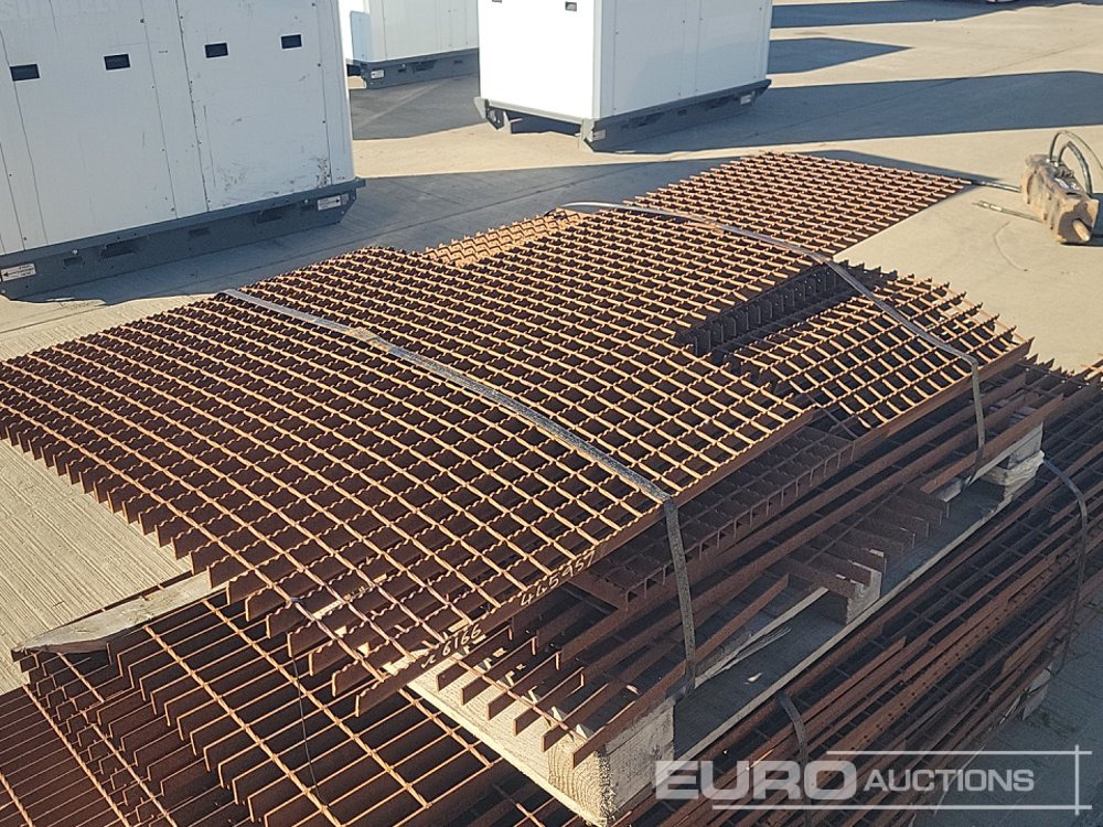 Bouwmaterieel Pallet of Steel Grating Walkway (2 of): afbeelding 10