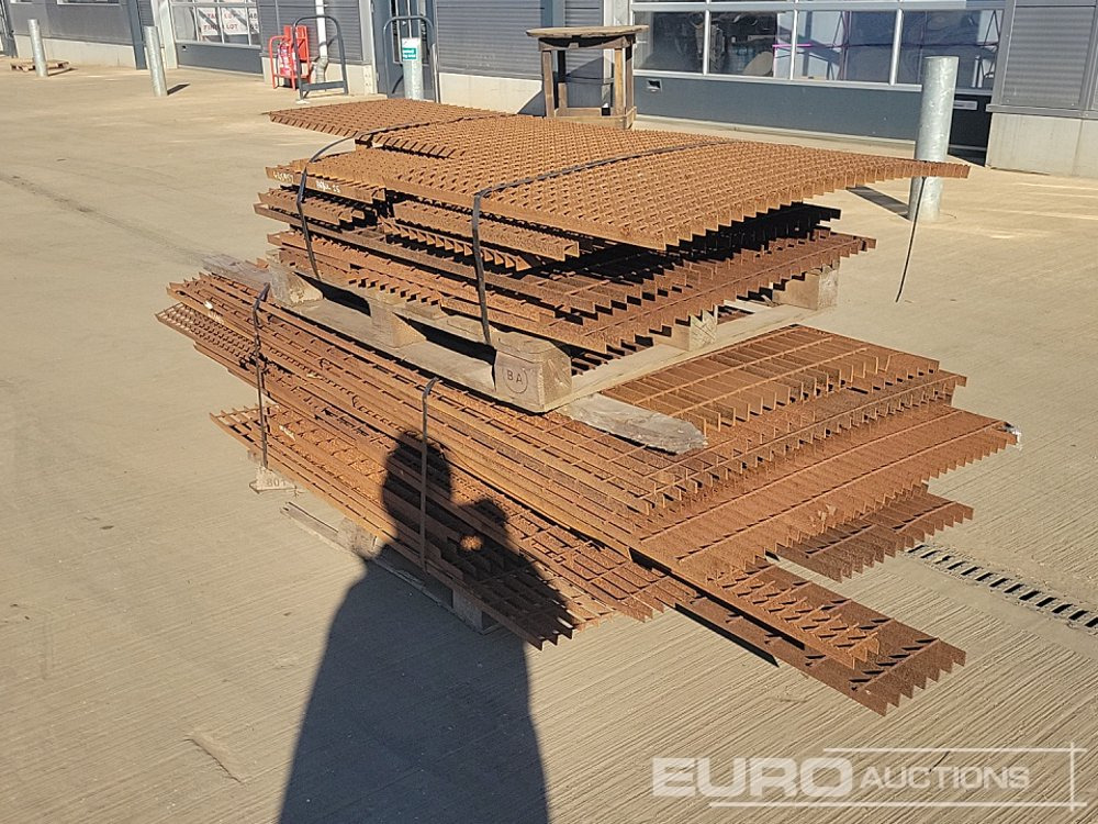 Bouwmaterieel Pallet of Steel Grating Walkway (2 of): afbeelding 7